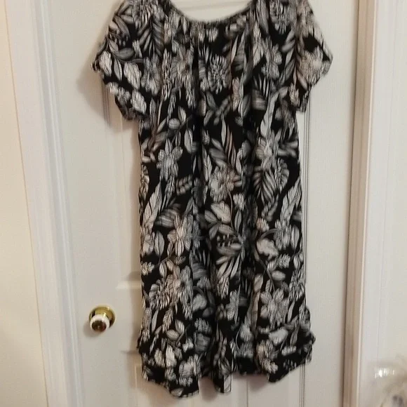 Dress - Picture 2 of 6